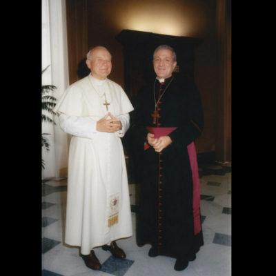 don Tonino Bello con Giovanni Paolo II